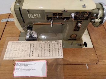 Diseño cartelas exposición 100 años Alfa